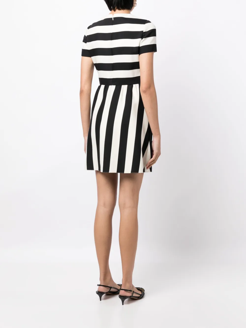 Femme Valentino Garavani Robe Courte évasée à Rayures (années 2010) 6 Femme Valentino Garavani Robe Courte évasée à Rayures (années 2010) – Image 4