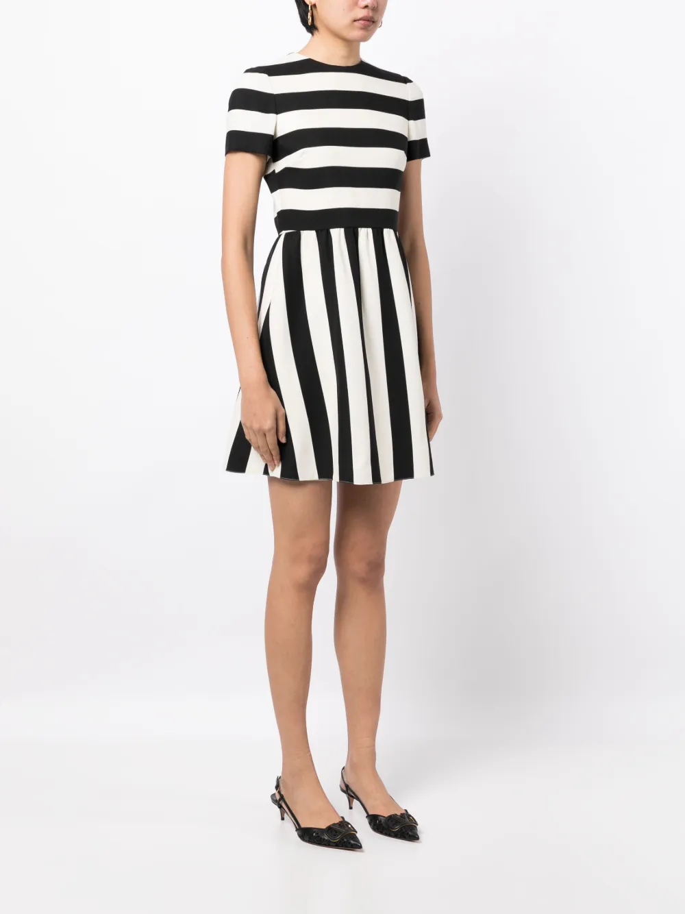 Femme Valentino Garavani Robe Courte évasée à Rayures (années 2010) 5 Femme Valentino Garavani Robe Courte évasée à Rayures (années 2010) – Image 3