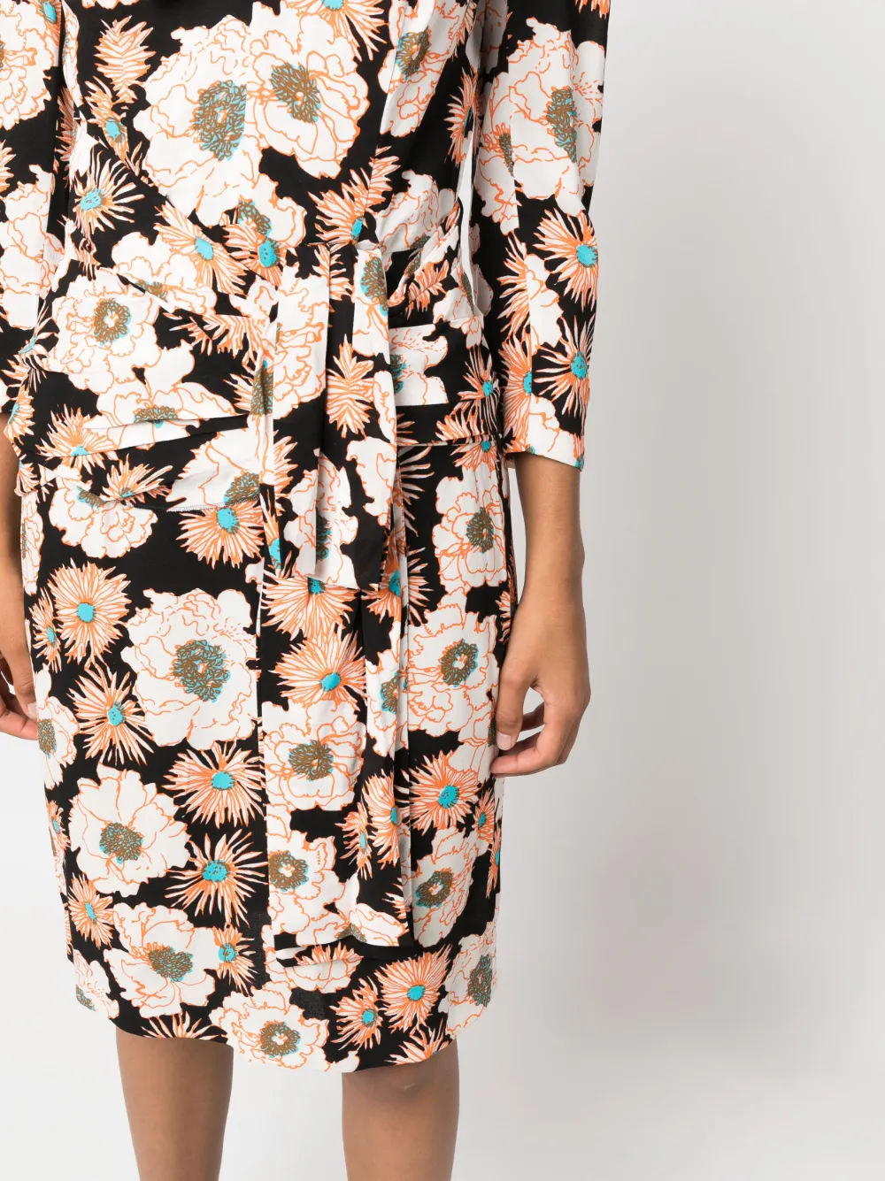 Femme Prada Robe Portefeuille à Fleurs (années 2000) 7 Femme Prada Robe Portefeuille à Fleurs (années 2000) – Image 5